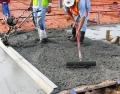 Процесс укладки бетонной смеси
