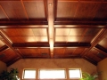 Деревянные потолки - наиболее распространённый декоративный приём