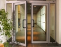 Алюминиевые двери: легкость, надежность и эстетичность конструкции