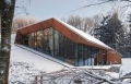 В Голландии появился дом буквально «вырастающий» из снежного холма